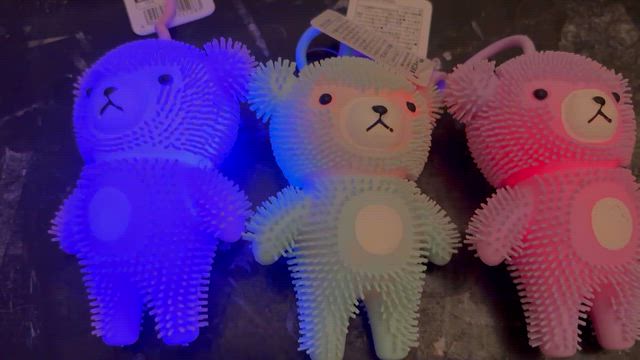 光るテディーベアーの記事動画