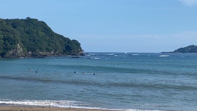 台風ウネリの記事動画