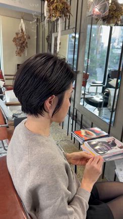 【40代50代ママに人気】大人女子のハンサムショート｜子育て中でもおしゃれを楽しむショートヘアの記事動画