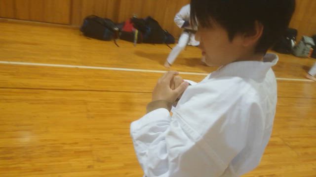 30分筋トレからの「1時間半、ミット打ち」の記事動画