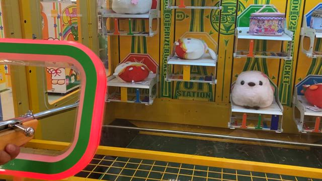 ゲーセンで「さくらちゃんのガチャ」と「懐かしの射的ゲーム」の記事動画