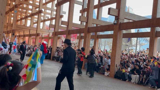 骨折4日目・万博　フラッグパレードの記事動画