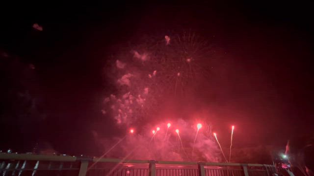 水戸偕楽園花火大会フィナーレ超ワイド特大ミュージックスターマイン「千波湖を彩る火の芸術」の記事動画