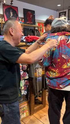 2025ファーストアローズ即売会「伊藤代表ヴィンテージを買う！」の記事動画