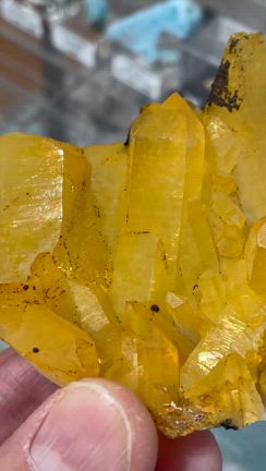 太陽神ラーのエネルギーを持つレインボーゴールデンヒーラー水晶！の記事動画