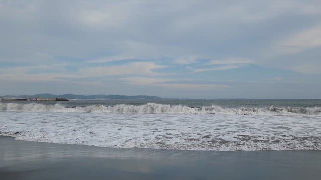 江ノ島は雨のち晴れて波高い（きのう）の記事動画