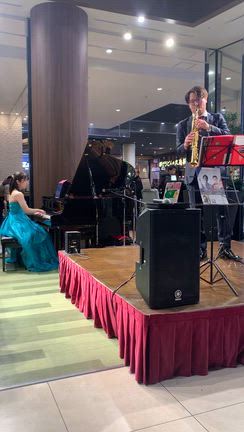 サクソフォーンとピアノのコンサートの記事動画