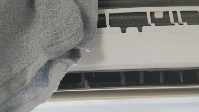 ボロい方のエアコンお掃除で♪♪♪電気屋から電話あり！！！の記事動画