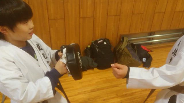 30分筋トレからの「1時間半、ミット打ち」の記事動画