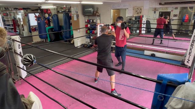 ６０代の練習生のミットの動画の記事動画