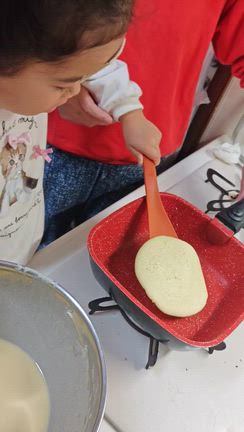 明日の「コード分析講座」を控えて、連休は孫娘と『米粉パンケーキ作り』と『体操教室』の記事動画