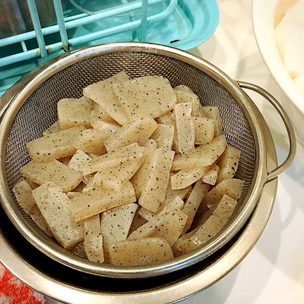 年越し料理で流血とおあずけ地獄(笑)の記事動画