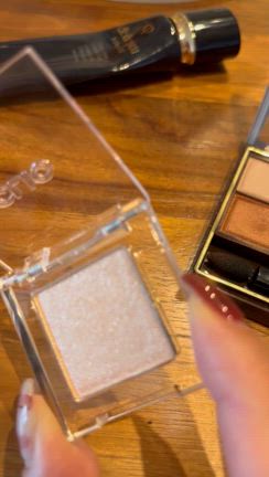 今年注目のトレンドカラーでメイクもコーデもスタイリングの記事動画