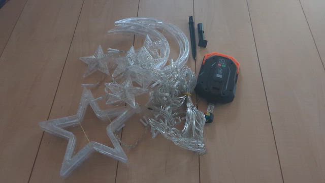 クリスマスイルミネーションの設置の記事動画