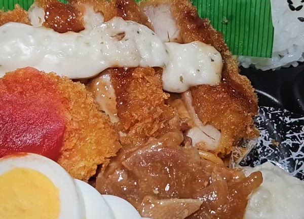 昼ごはん　大盛りチキンカツ弁当の記事動画