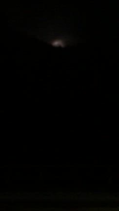 雷鳴轟く神秘的な光景に畏怖するというお話しの記事動画