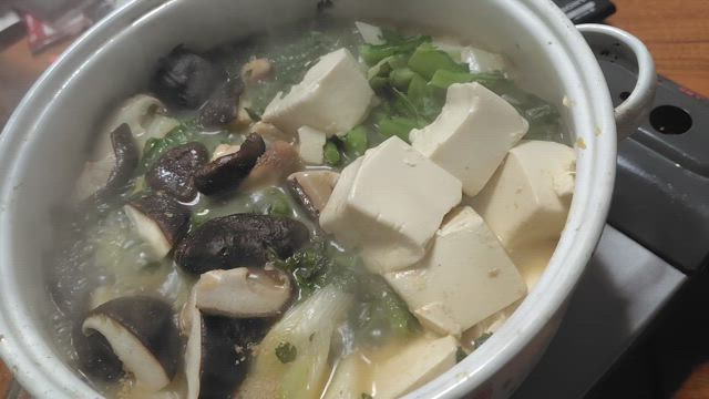 クマの散歩道  vol. 283　クマ、ホームメイドのあんこう鍋を作る。の記事動画