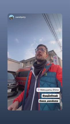 トラブル修理-世界38カ国を旅するイタリア人夫婦のシトロエンキャンピングカーを修理の記事動画