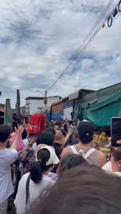 底辺駐在妻ツアーに参加する　メークロン市場やらかしましたの記事動画