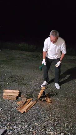 従兄が囲炉裏用の薪を割っている動画が届きましたの記事動画