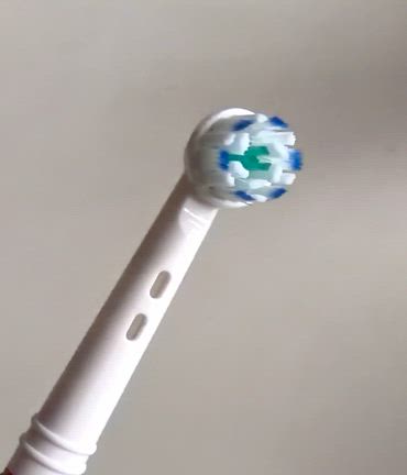 歯がツルツルになる感覚、久しぶりに実感。回転式電動歯ブラシを使ってみましたの記事動画