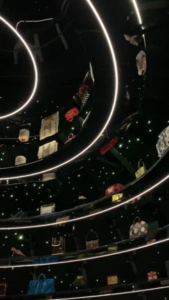 ルイ・ヴィトン「ビジョナリー・ジャーニー」展でヴィトン空間を味わってきたの記事動画