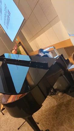 ザ・ウェストヒルズ大工町にて演奏の記事動画