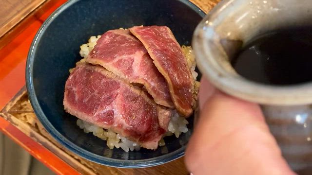 【ぶんすと】ステキな女将がいる酒場で絶品黒毛和牛お重ランチ♪の記事動画