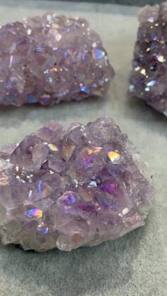 究極の癒しを与えてオーラを高めてくれるエンジェルオーラアメジスト原石♪の記事動画