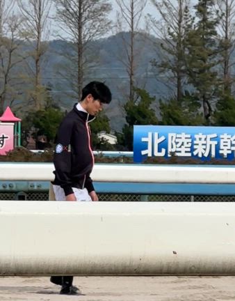 金沢競馬場で有名厩務員さんに…の記事動画