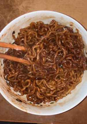 ローストジャージャー麺の記事動画