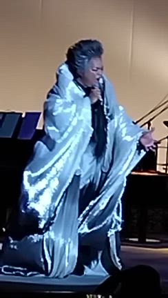 「奇跡の歌声」20周年記念コンサートの記事動画