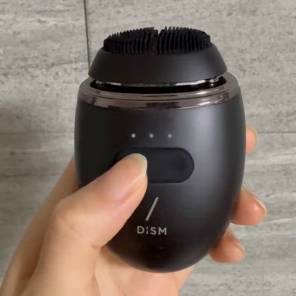 【PR】キュートなカタチでお肌を応援！ディズムEMSポアディープクリア&リフトブラシの記事動画