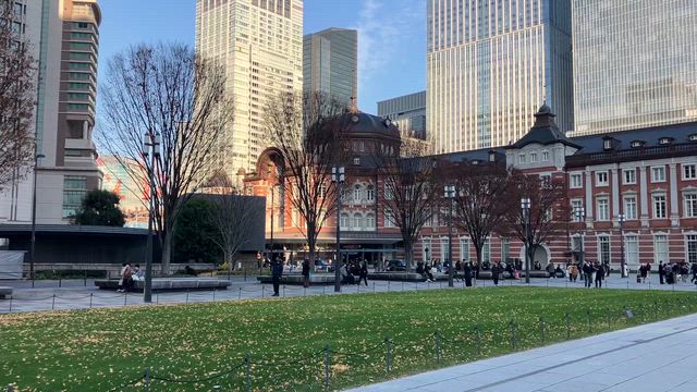 東京駅と皇居の記事動画