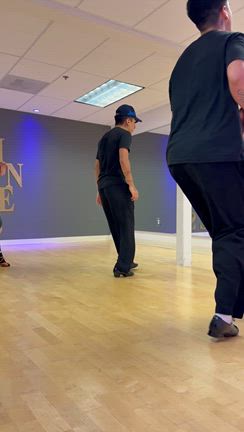 アメリカでダンスレッスン活動の記事動画