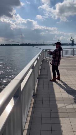 イラストレーター仲間が来てくれました（3）の記事動画