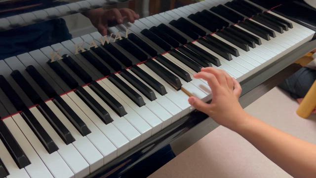 立って弾く練習の記事動画