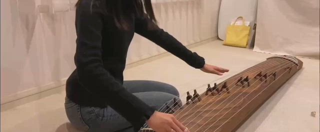 お箏で正月気分の記事動画
