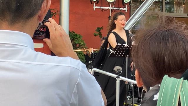 万博⑤ハンガリーミニコンサート、インド館の記事動画