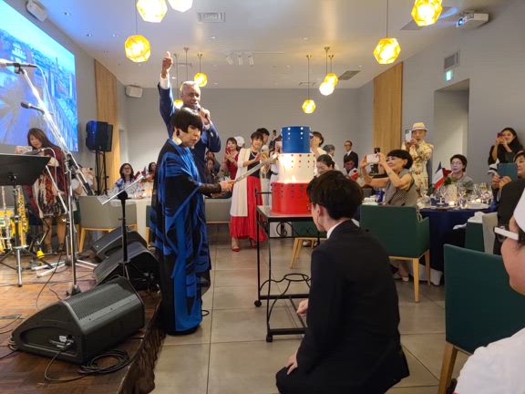 パリ祭の夜に心ときめくシャンソンの調べの記事動画