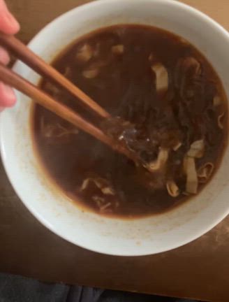 麻辣燙と麺ピーの記事動画