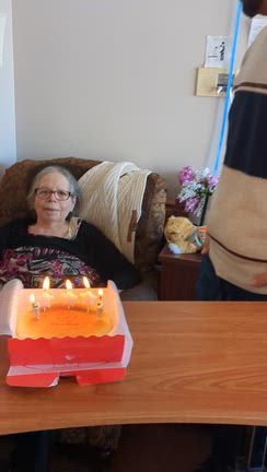 アーネストの誕生日の記事動画