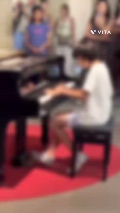 旅先の思いがけないステージ〜当教室の生徒様がストリートピアノを演奏された時〜の記事動画