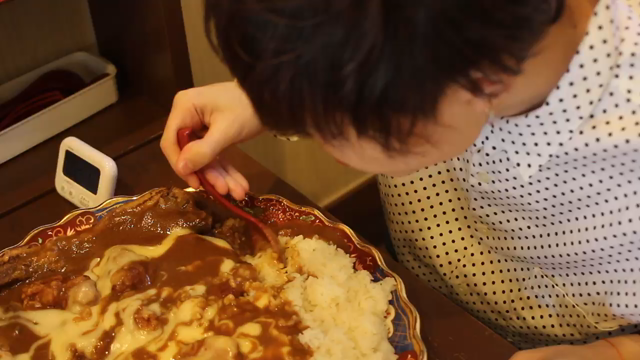 【らぁめんまるなか】大将特製至福カレー5キロ超！！の記事動画