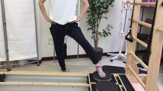 横たわった運動だけでなく、立位の運動でも日常生活でもツカえるカラダを作ろう！の記事動画