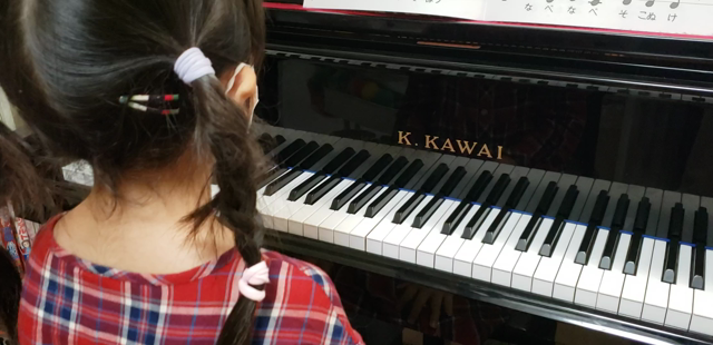 ピアノの前にリトミックを4年学ぶと…の記事動画