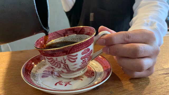 コーヒーを飲みながら夢を語れるカフェ、下岡本coffeeR&。の記事動画