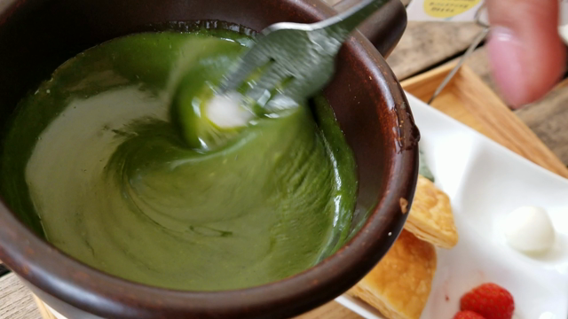 思わず狂喜乱舞！とろ～り京抹茶スイーツ♪の記事動画