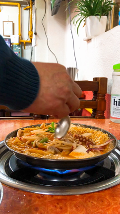 路地裏の老舗店で1人鍋❤︎の記事動画