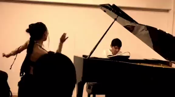 『旋回する私たち』ライブ報告の記事動画